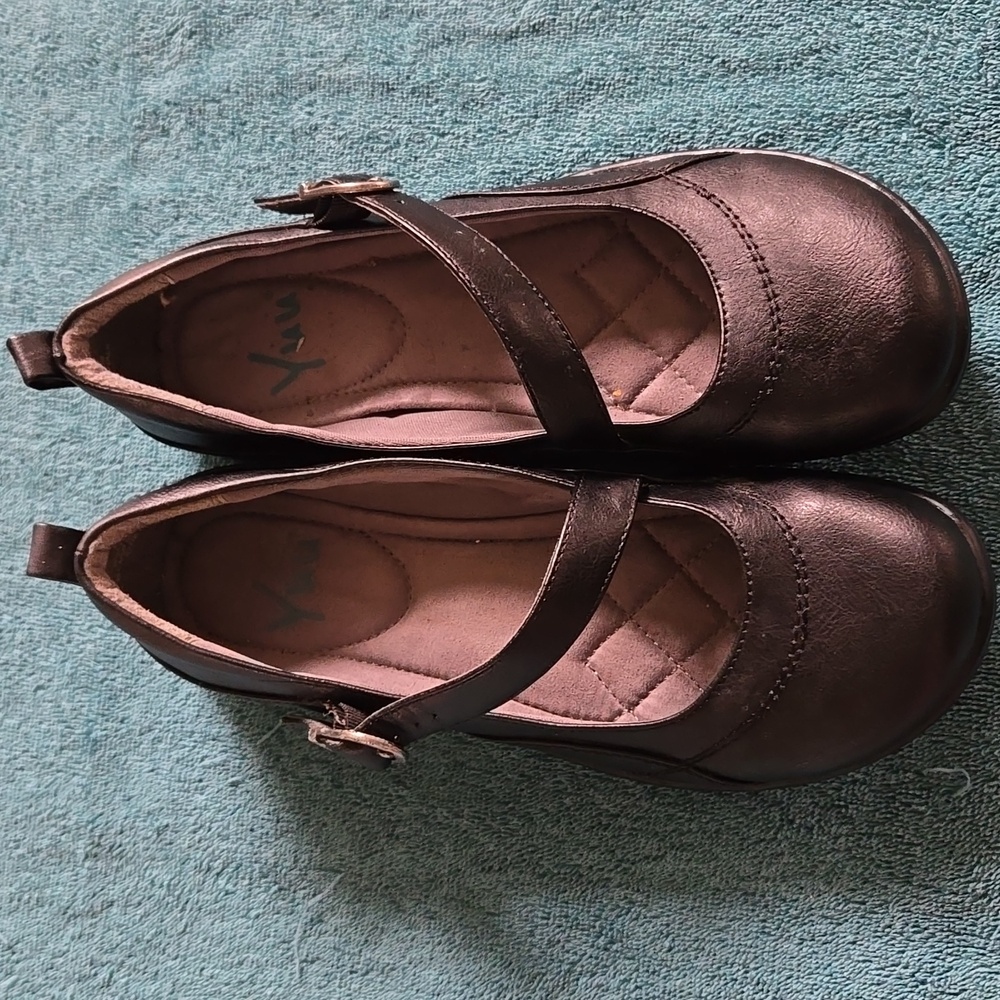 YUU Black Vegan Leather MaryJane Loafer SZ.8 NWT NIB.                      (BOX)